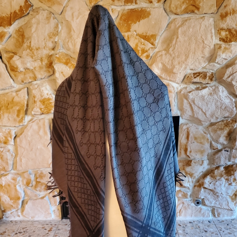 GUCCI SHAWL 140cm X 140cm Graphite Gray/Black: 80%